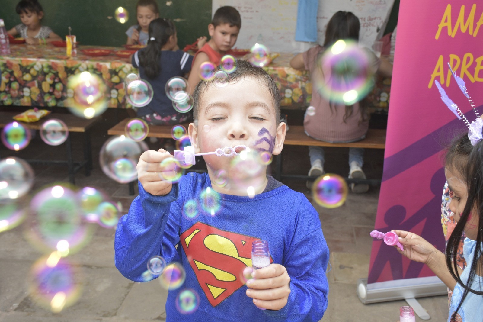 Dequení invita a correr para que más niños y niñas lleguen lejos